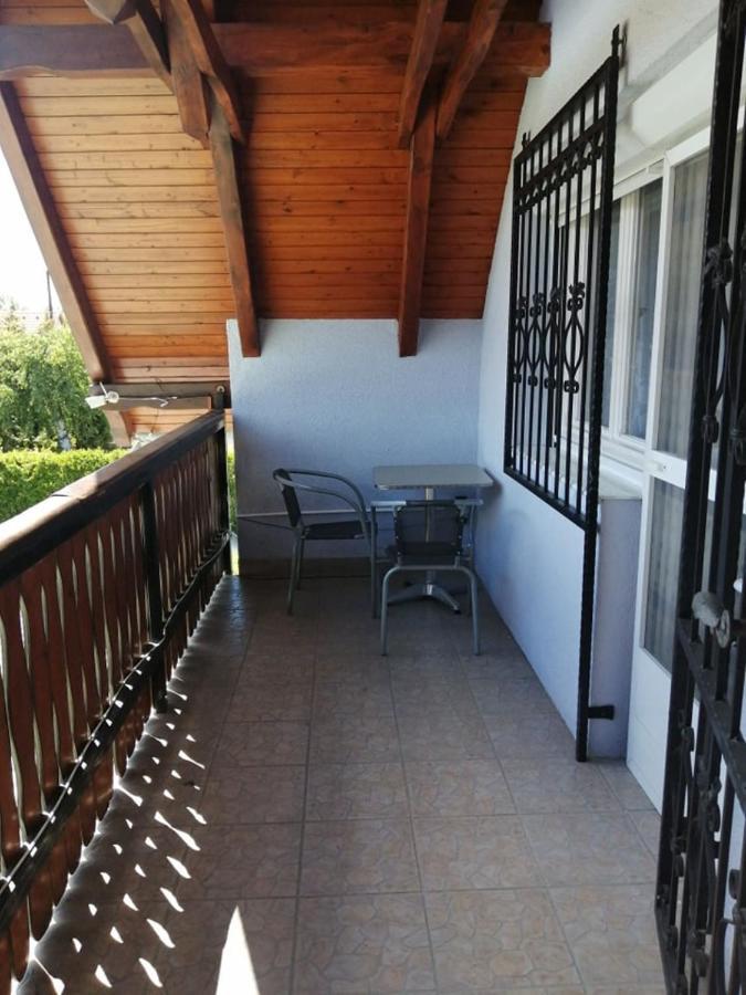 Schoenes Ferienhaus Mit Grossen Pool 250 M Vom Balaton Balatonmariafurdo Exterior foto